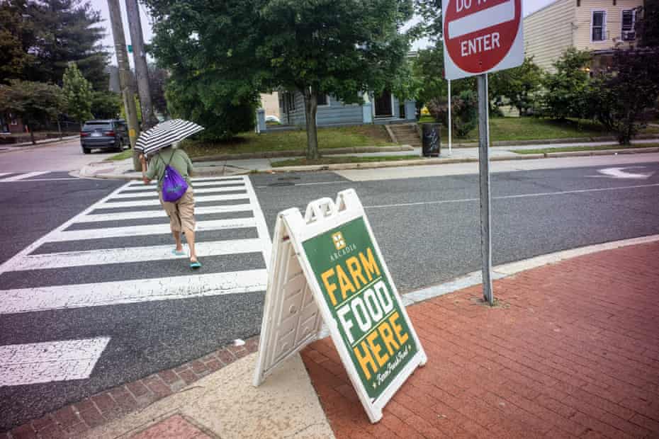 A sign points to Arcadia Farms’ mobile farmer’s market in Washington DC.